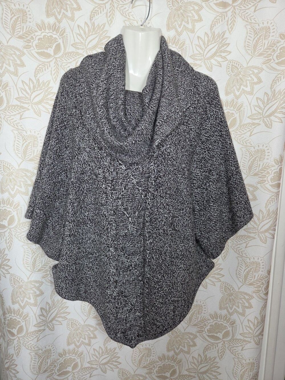 NEW DIRECTIONS WEEKEND Short Sleeve Cowl Neck Poncho Sweater SMALL Cable Knit